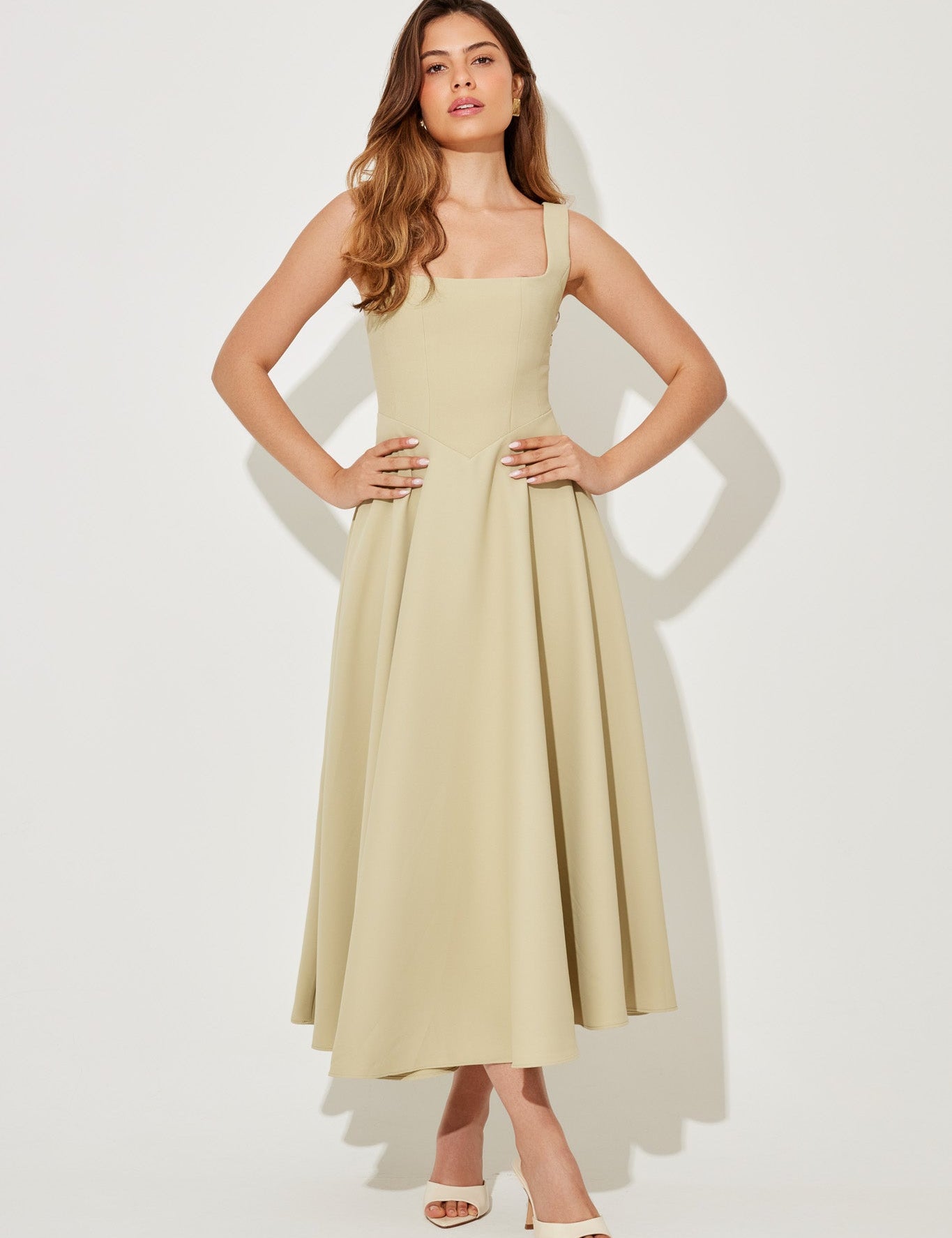 Amélia - Vestido Midi Intemporal